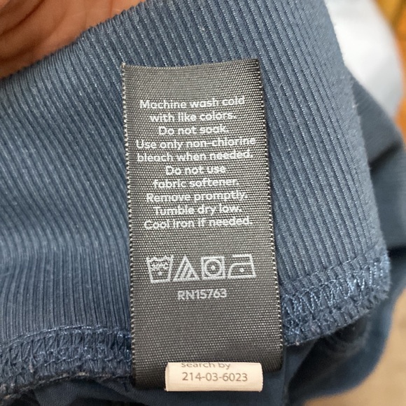 Champion women’s size small track pants lightweight. Perfect for jogging. - Picture 8 of 8